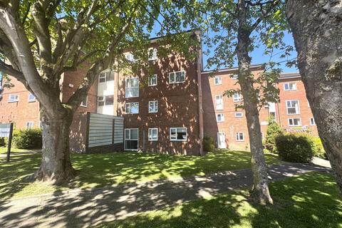 2 bed property, in Henley Avenue, £192,000