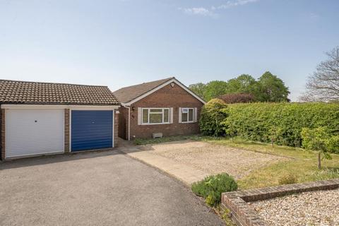 2 bed property, in Exmoor Road, £440,000