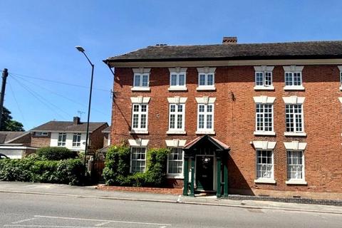 6 bed property, in Chester Road, £690,000