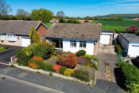 2 bed property, in Sunningdale Drive, £375,000
