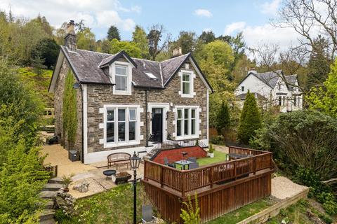 4 bed property, in Clynder, £475,000