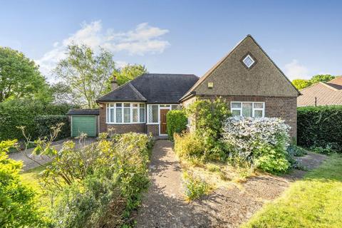 2 bed property, in Addington Road, £550,000