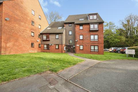 1 bed property, in Griffin Gardens, £90,000