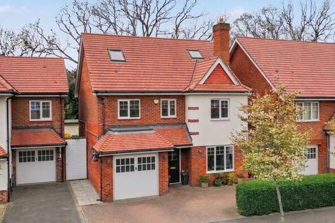 6 bed property, in Hengest Avenue, £1,170,000