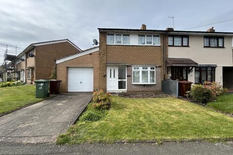 2 bed property, in Buxton Road, £180,000