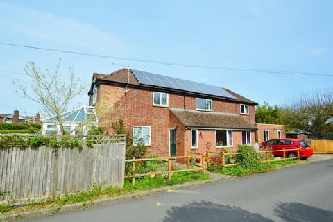 3 bed property, in Queens Road, £699,950