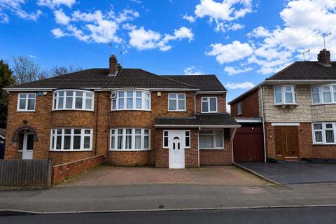 5 bed property, in Shackerdale Road, £400,000