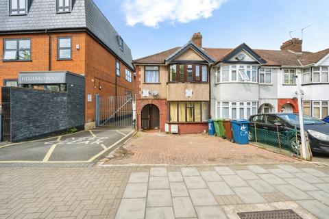 1 bed property, in Elmgrove Road, £285,000