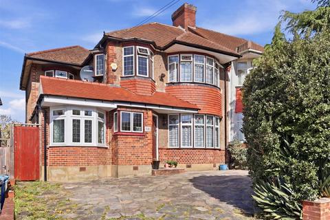 4 bed property, in Brycedale Crescent, £950,000