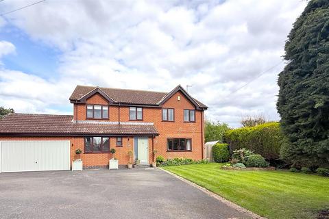 4 bed property, in Riverside Walk, £595,000