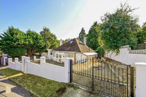 4 bed property, in Beechen Lane, £600,000