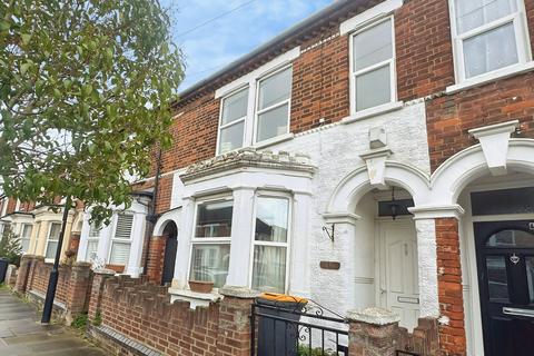 3 bed property, in Salisbury Street, £250,000
