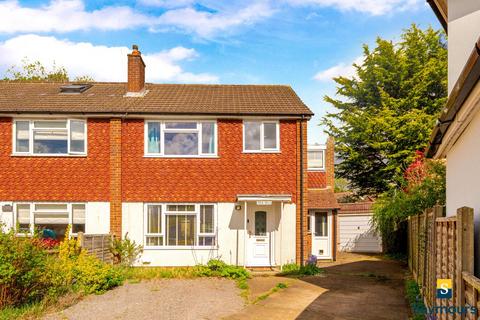4 bed property, in Guildford, £525,000