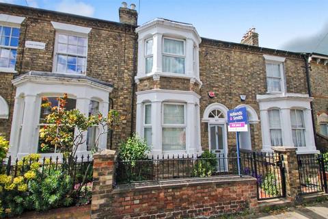 3 bed property, in The Grove, £425,000