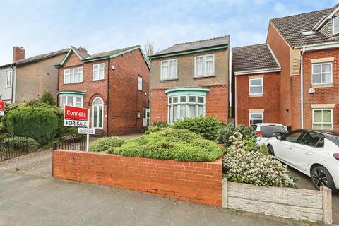 2 bed property, in Masters Lane, £300,000