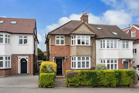 3 bed property, in Villiers Avenue, £780,000