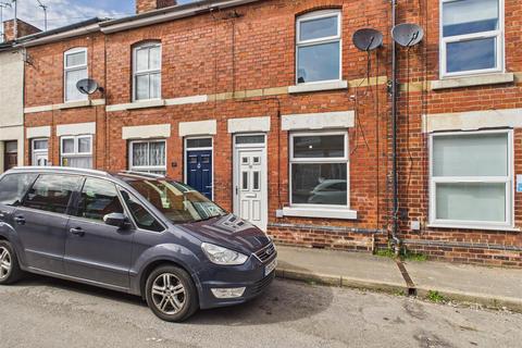 2 bed property, in Crossley Street, £125,000
