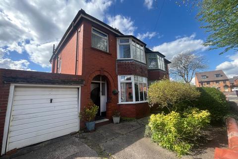 3 bed property, in Woodlands Road, £250,000