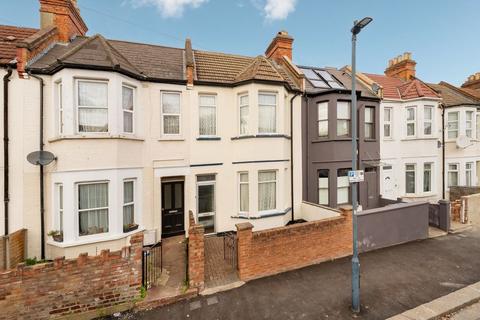 4 bed property, in Redfern Road, £549,500