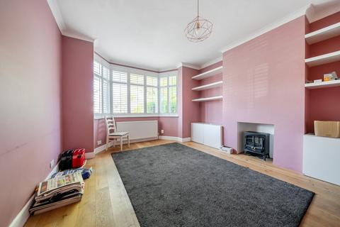 4 bed property, in Valley Road, £750,000