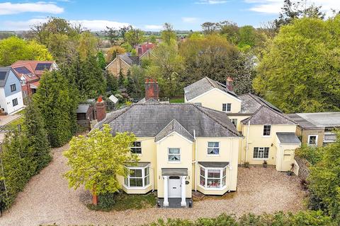 6 bed property, in Thurston, £895,000
