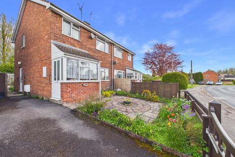 3 bed property, in Hillcrest Road, £235,000