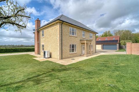 4 bed property, in Rivers Corner, £900,000