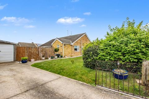 2 bed property, in Edinburgh Way, £235,000