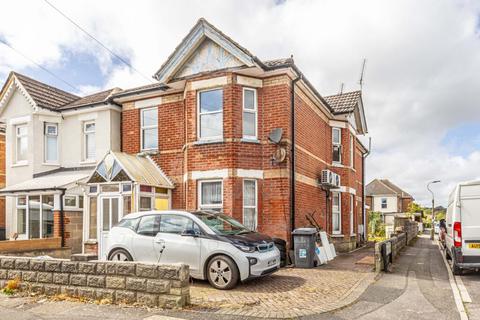 4 bed property, in Osborne Road, £325,000