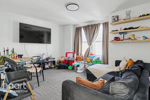 3 bed property, in Haldan Road, £400,000