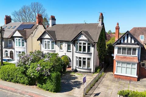 4 bed property, in Crewe Road, £375,000