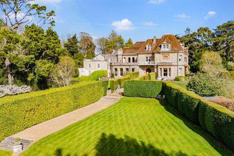 4 bed property, in High Road, £1,500,000
