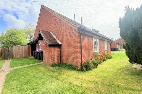 1 bed property, in Polstead Close, £140,000