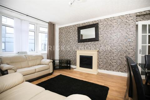 2 bed property, in Copland Terrace, £130,000