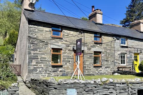 2 bed property, in Cwm Penmachno, £155,000