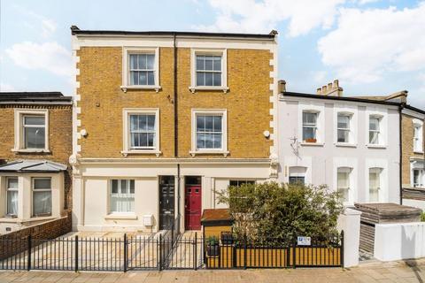 3 bed property, in Rendlesham Road, £1,050,000