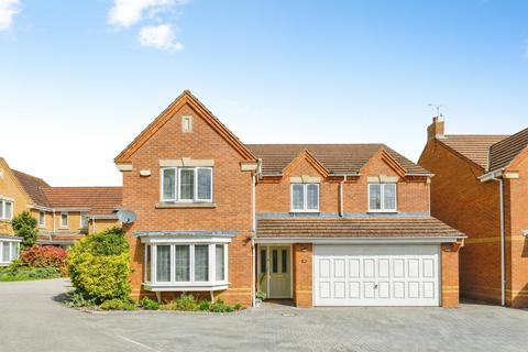 5 bed property, in Villa Way, £620,000
