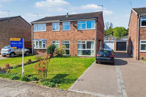 3 bed property, in Leamington Drive, £280,000