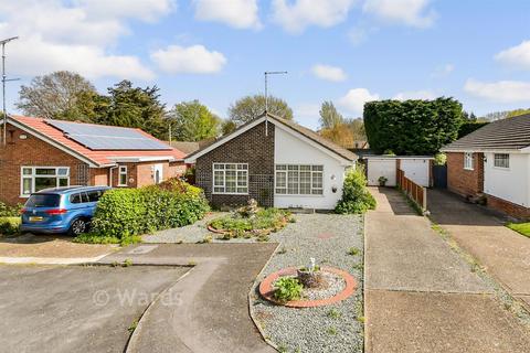 3 bed property, in Greenacre Drive, £380,000