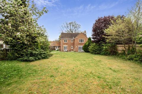 4 bed property, in Main Road, £800,000