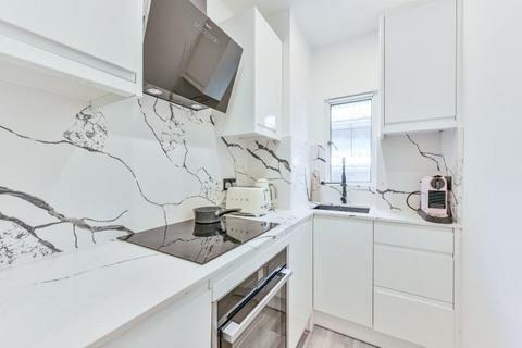 2 bed property, in Paramount Court, £625,000