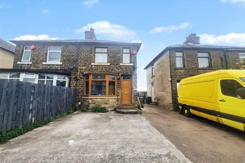 2 bed property, in Gramfield Road, £100,000
