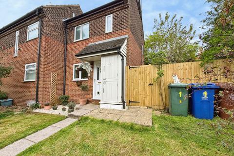 1 bed property, in Azalea Walk, £200,000