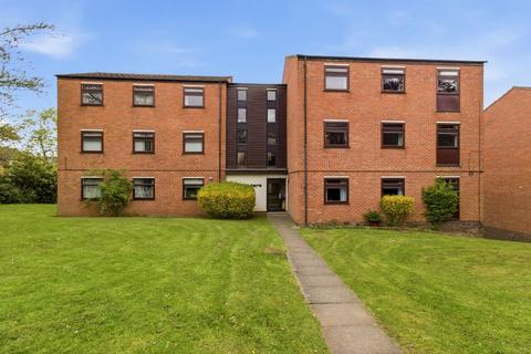 2 bed property, in Albert Park Road, £110,000