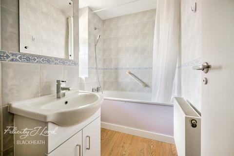 1 bed property, in Dornberg Close, £240,000