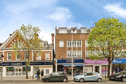1 bed property, in College Road, £200,000