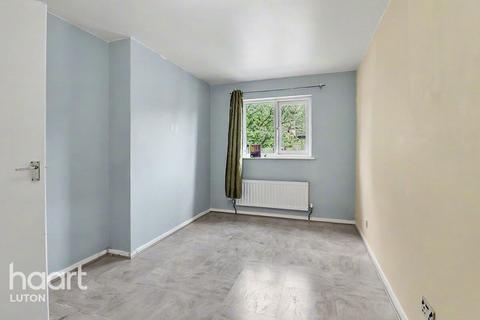 3 bed property, in Hibbert Street, £315,000