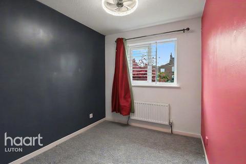 3 bed property, in Hibbert Street, £315,000
