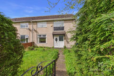 3 bed property, in Hattersley Road West, £150,000