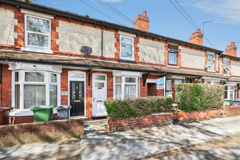 2 bed property, in Victoria Street, £120,000